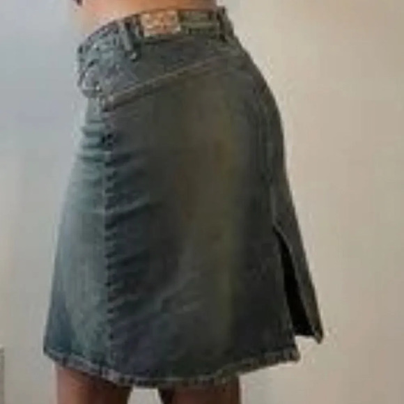 Paris Blues jean skirt with back slit.  Size 11 - Picture 4 of 6
